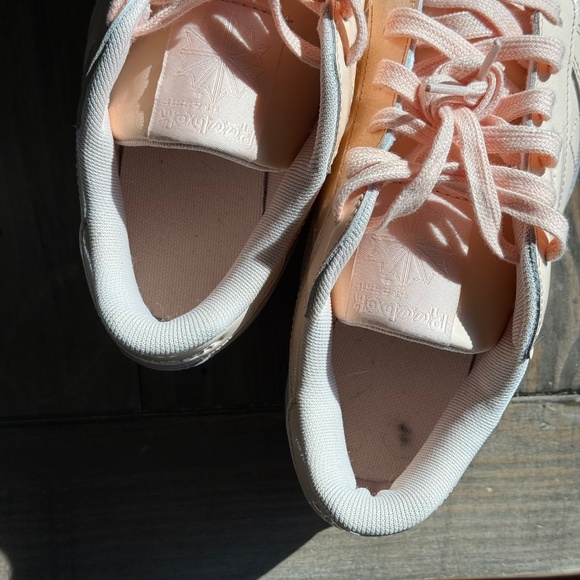 Strawberry Reebok Classics - Picture 7 of 7